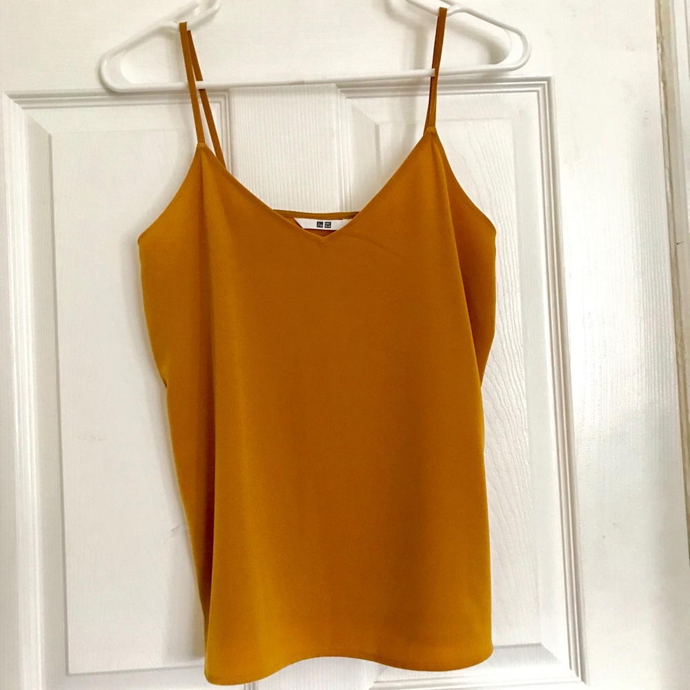 Cute drape camisole + free black skirt